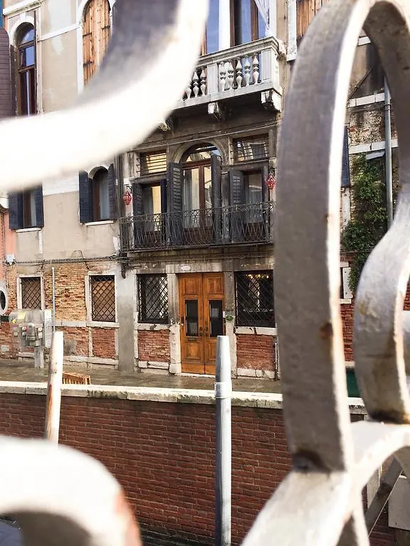 B&B San Firmino Canal View Venice Bed & Breakfast