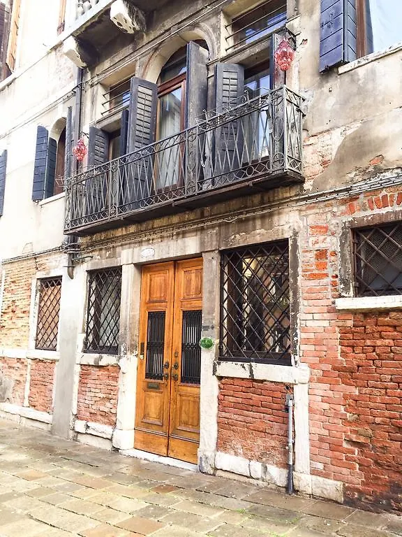 B&B San Firmino Canal View Venice Italy