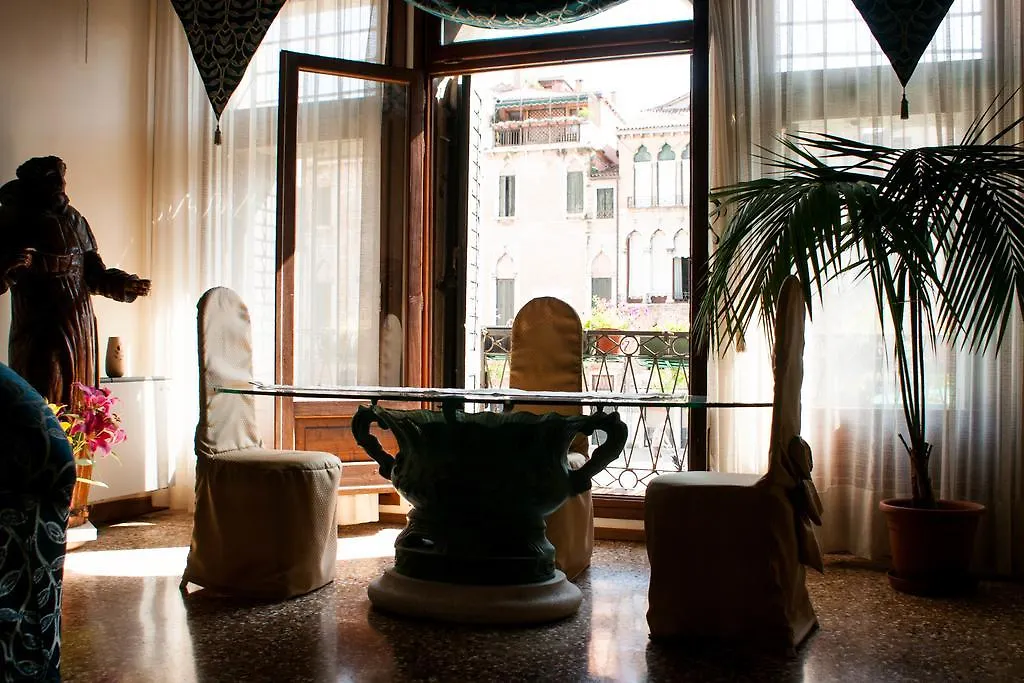 B&B San Firmino Canal View Venice